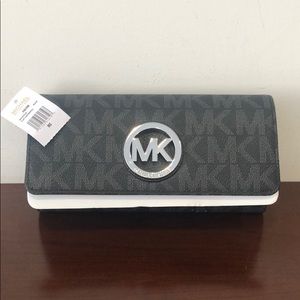Michael Kors Wallet (Brand New)